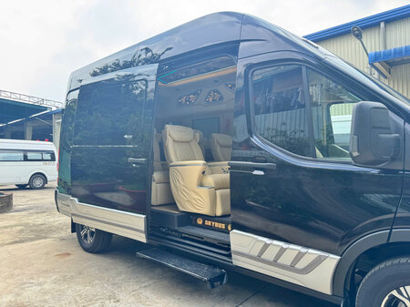 Giá Xe Limousine Ford Transit Tại Hồ Chí Minh – Bảng Giá & Cấu Hình Mới Nhất 2025