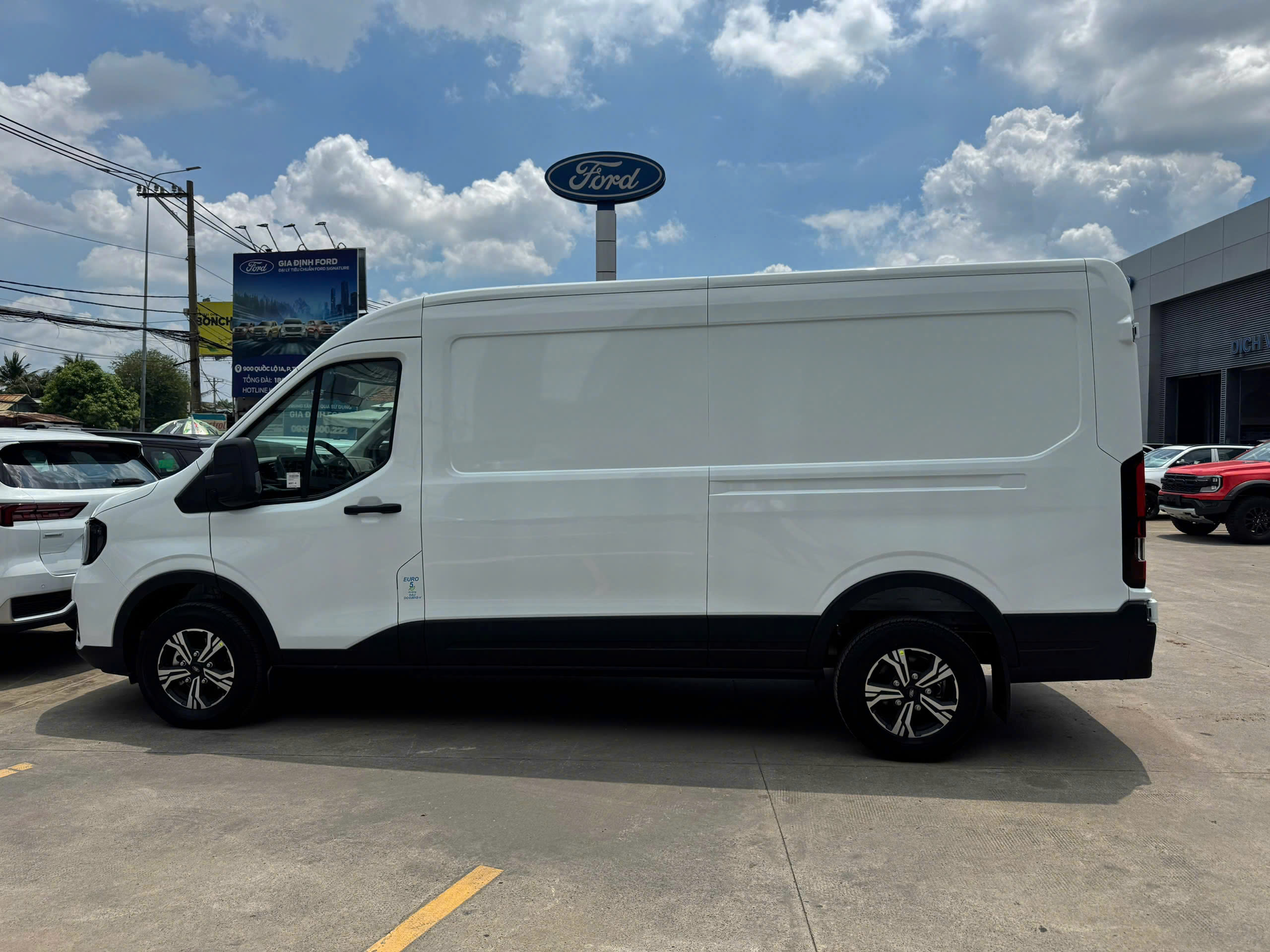 Transit Van Vận Chuyển Hàng Hoá Nội Ô